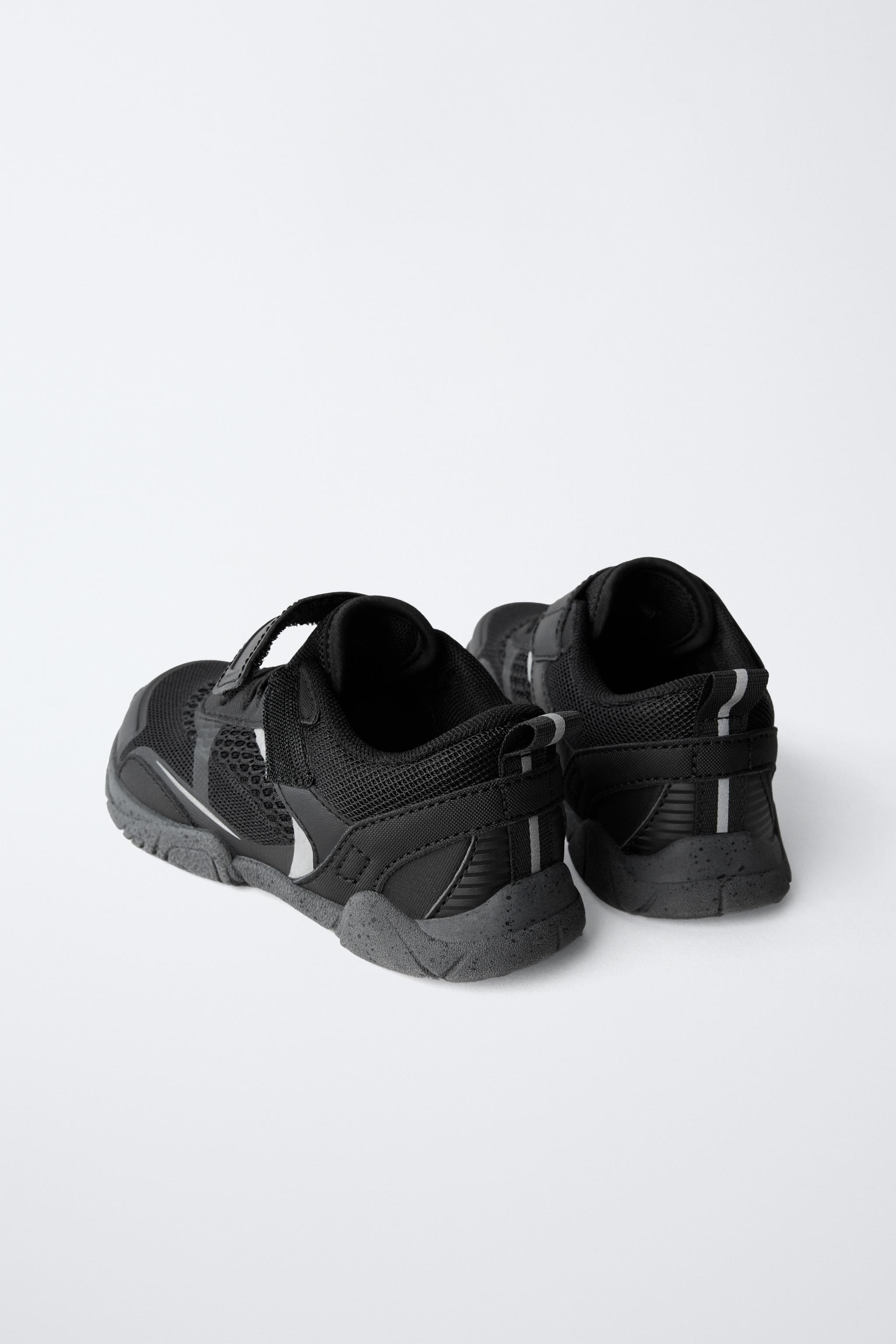 BAREFOOT SNEAKERS